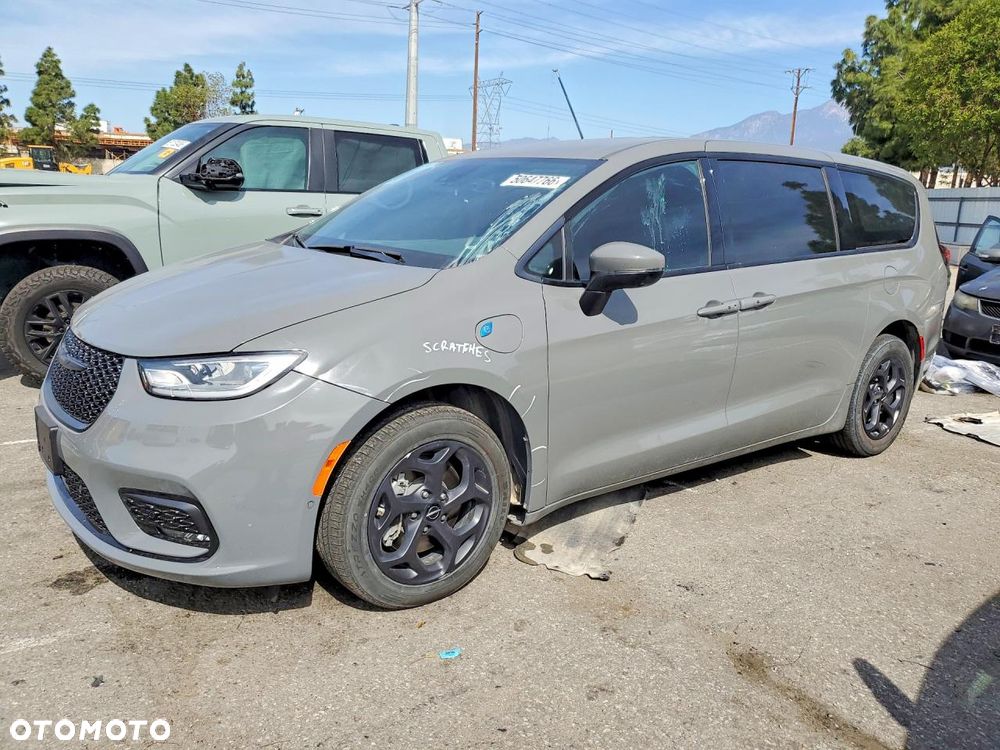 Chrysler Pacifica - 2