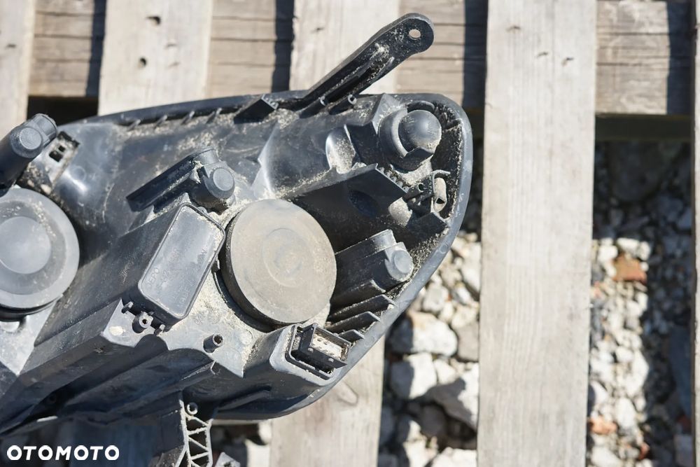 Lampa przód przednia prawa Opel Zafira II B Anglik - 8