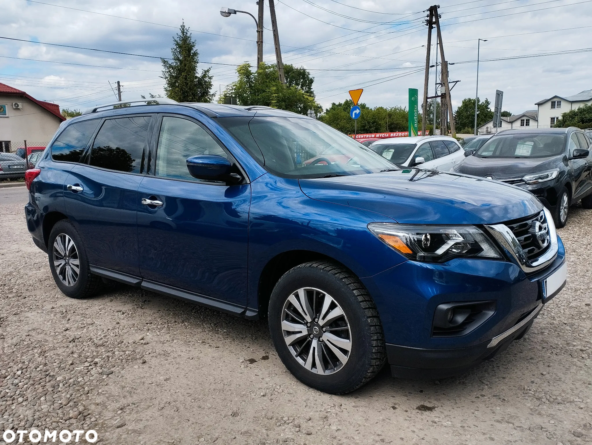 Nissan Pathfinder - 2