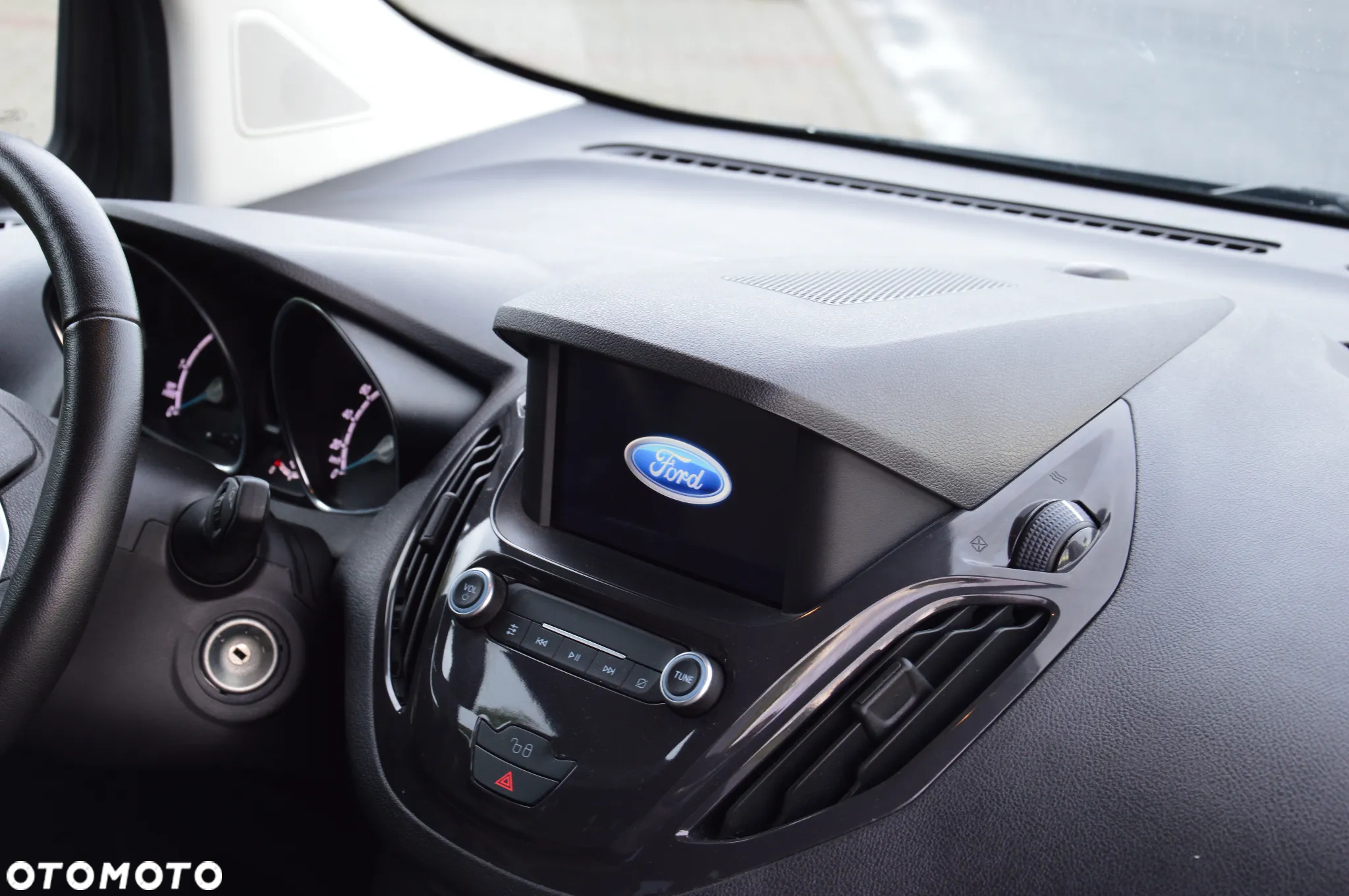 Ford Tourneo Courier 1.5 TDCi Titanium - 19