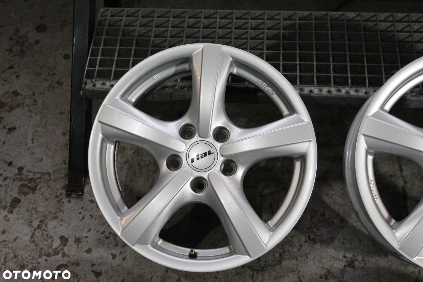RIAL 16cali 5x112 ET42 7J AUDI SKODA VW SEAT - 3
