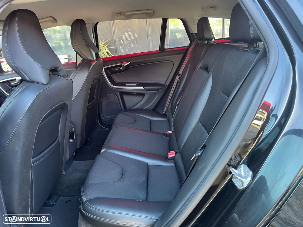 Volvo V60 2.0 D2 Momentum Drive - 13