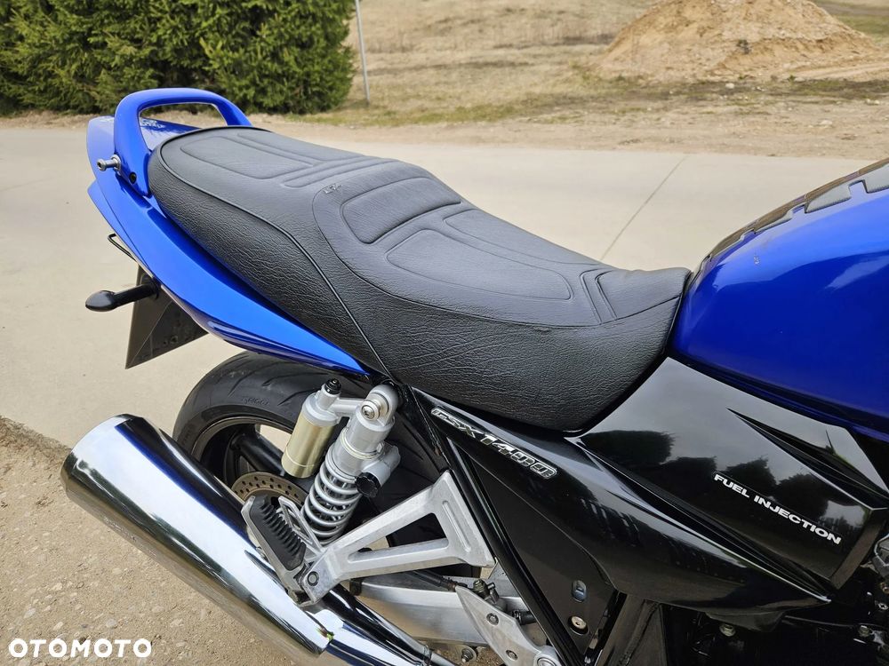 Suzuki GSX - 22
