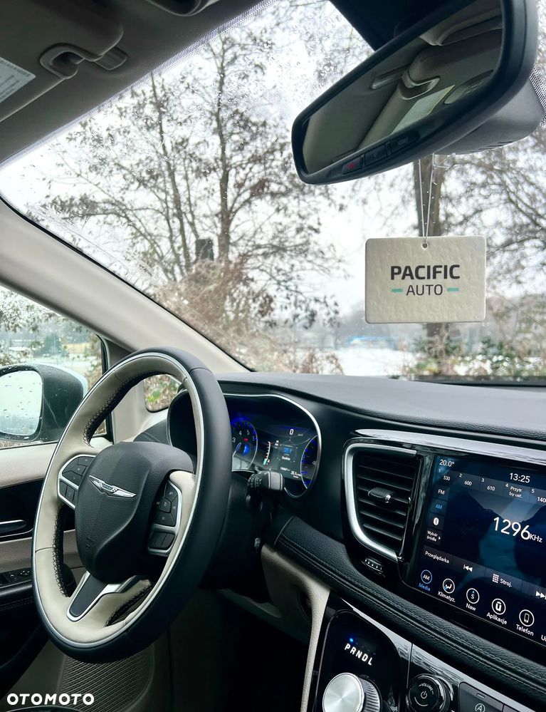 Chrysler Pacifica - 2