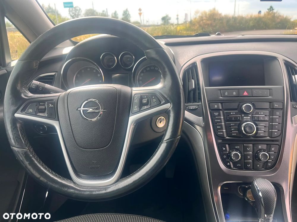 Opel Astra 1.4 T Executive - 10