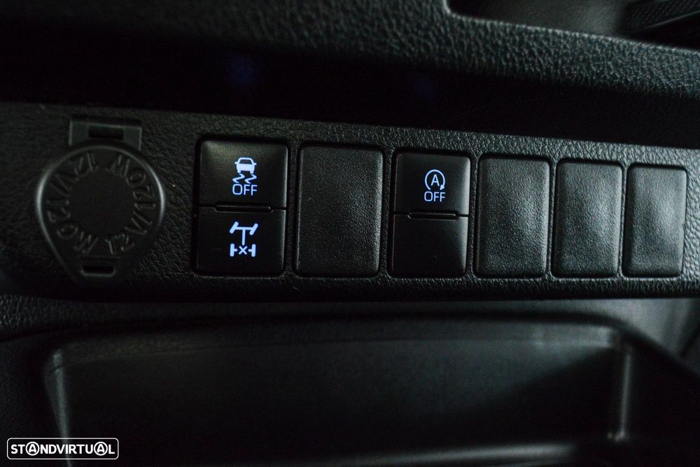 Toyota Hilux 2.4 D-4D 4X2 Cabine Dupla 5L - 44