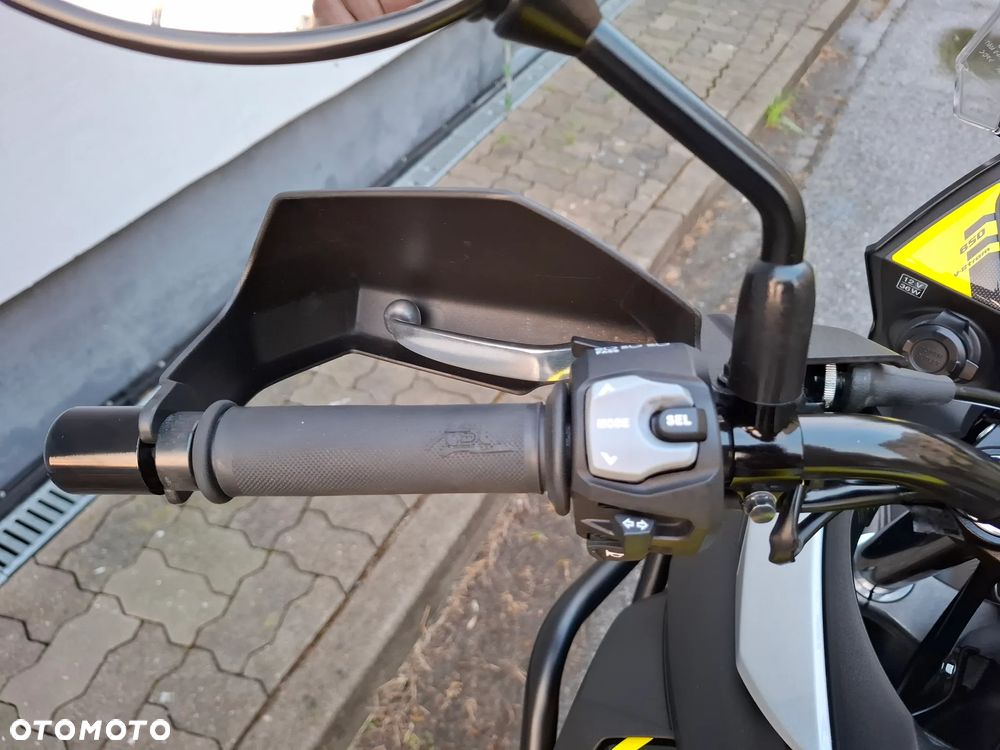 Suzuki DL - 20