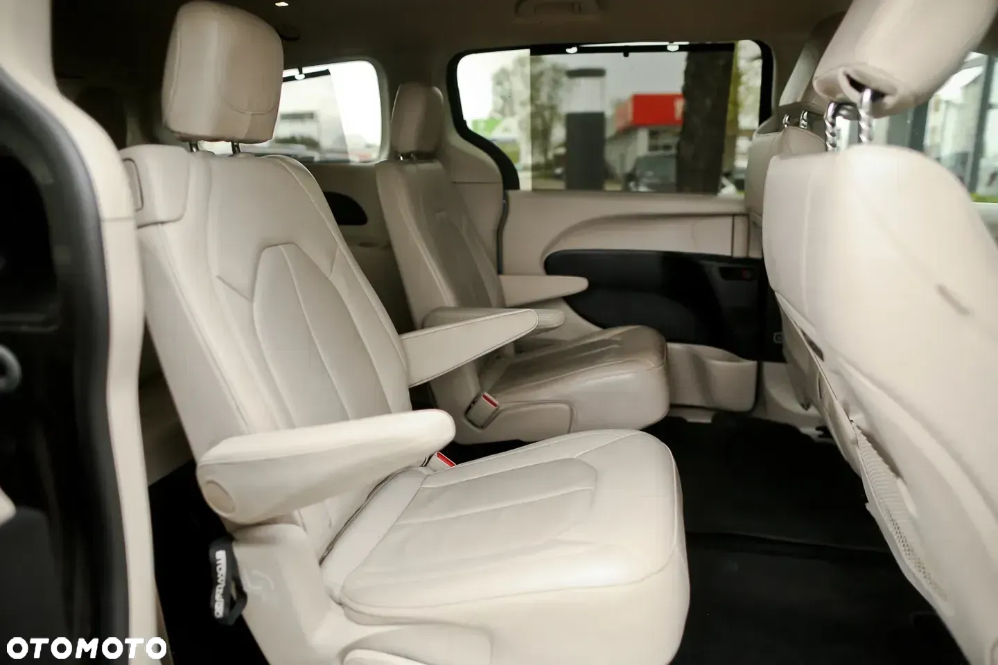 Chrysler Pacifica - 23