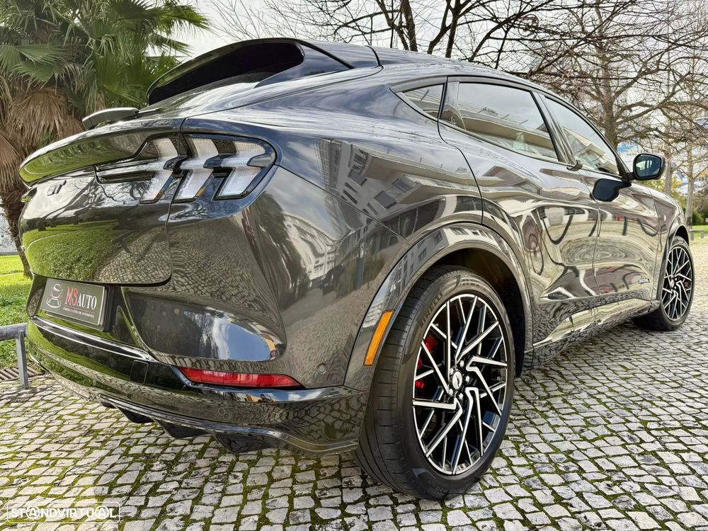 Ford Mustang Mach-E AWD GT - 32