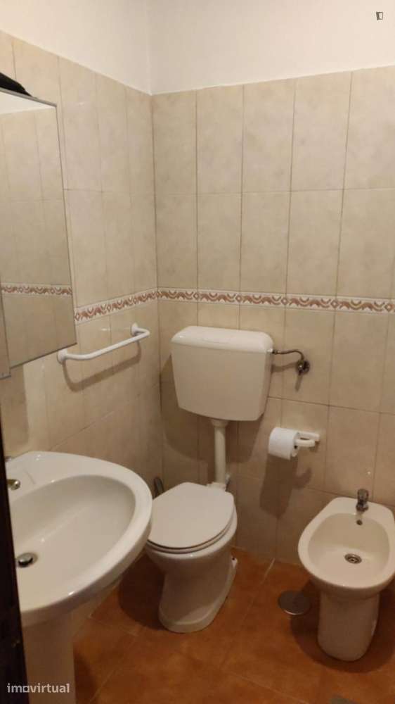 Quarto - localizado em Setubal - Grande imagem: 2/7