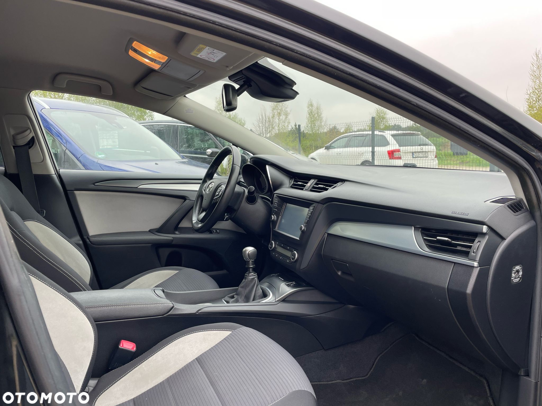 Toyota Avensis Touring Sports 2.0 D-4D Edition-S - 6