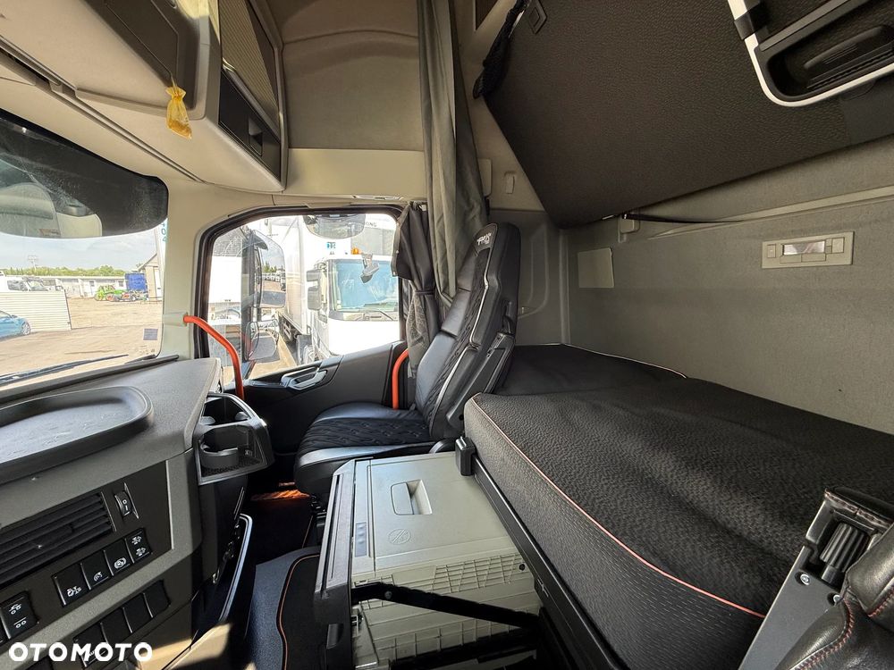 Volvo FH16 660 HP TANDEM 6x2 LIMITED EDITION - 19