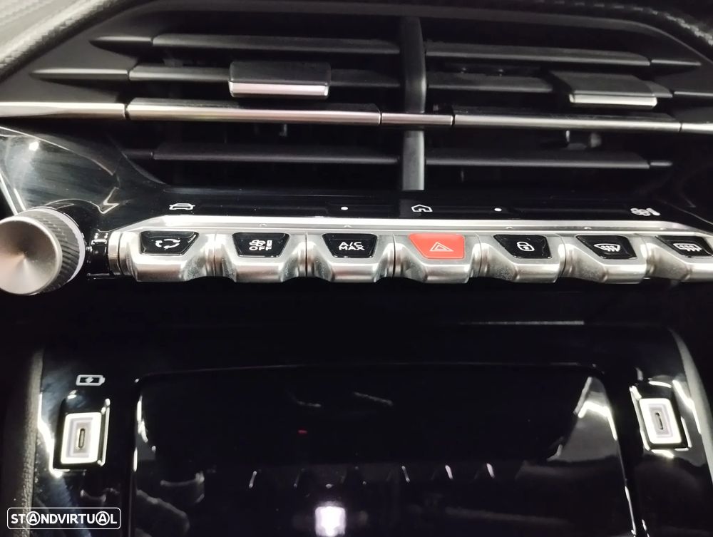 Peugeot 2008 1.2 Hybrid Allure e-DCS6 - 31