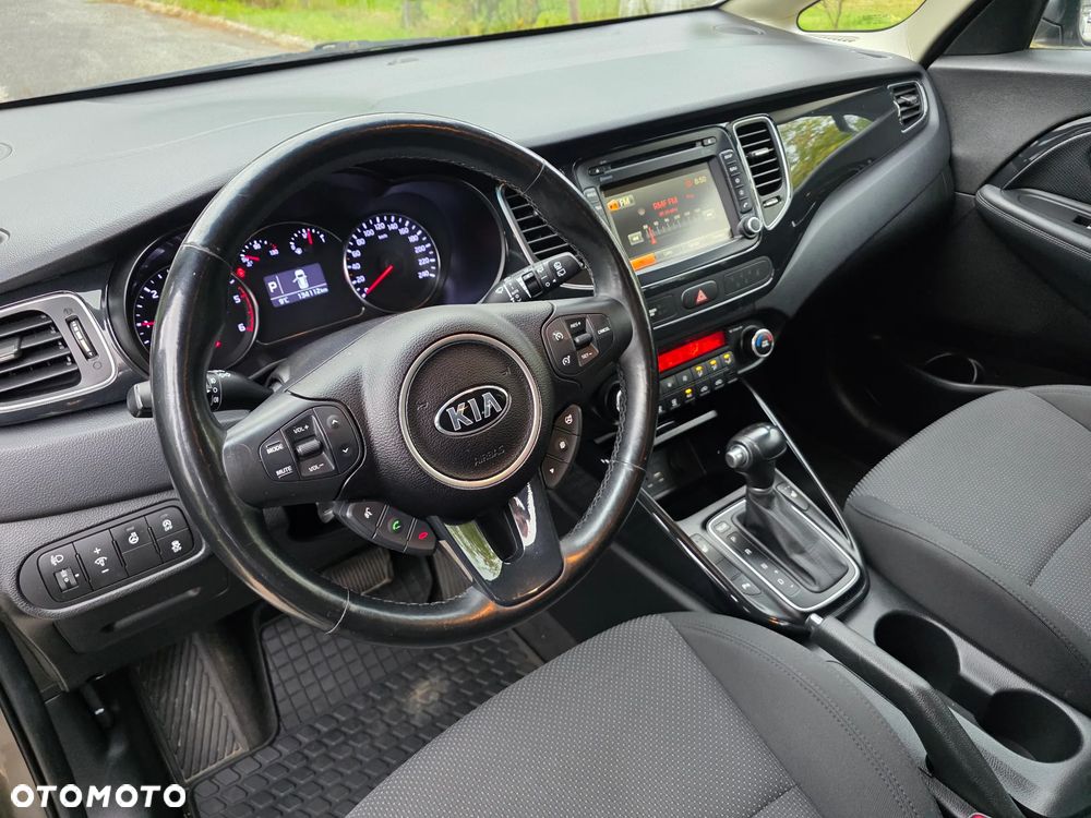 Kia Carens - 9