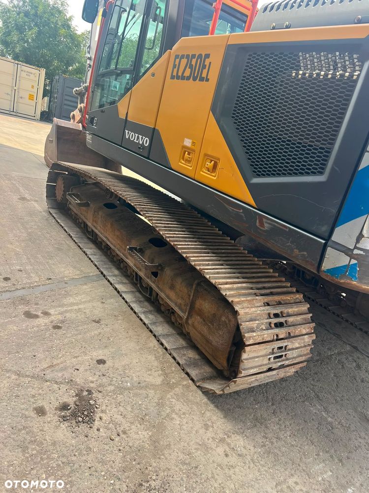 Volvo EC 250 EL - 6