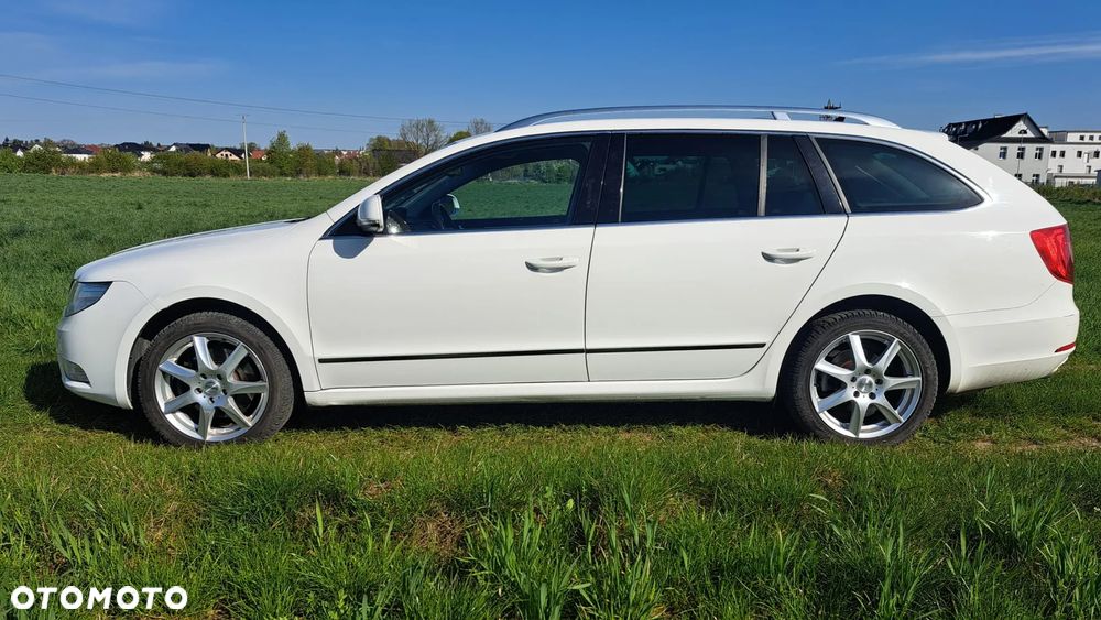 Skoda Superb 2.0 TDI DSG Exclusive - 2