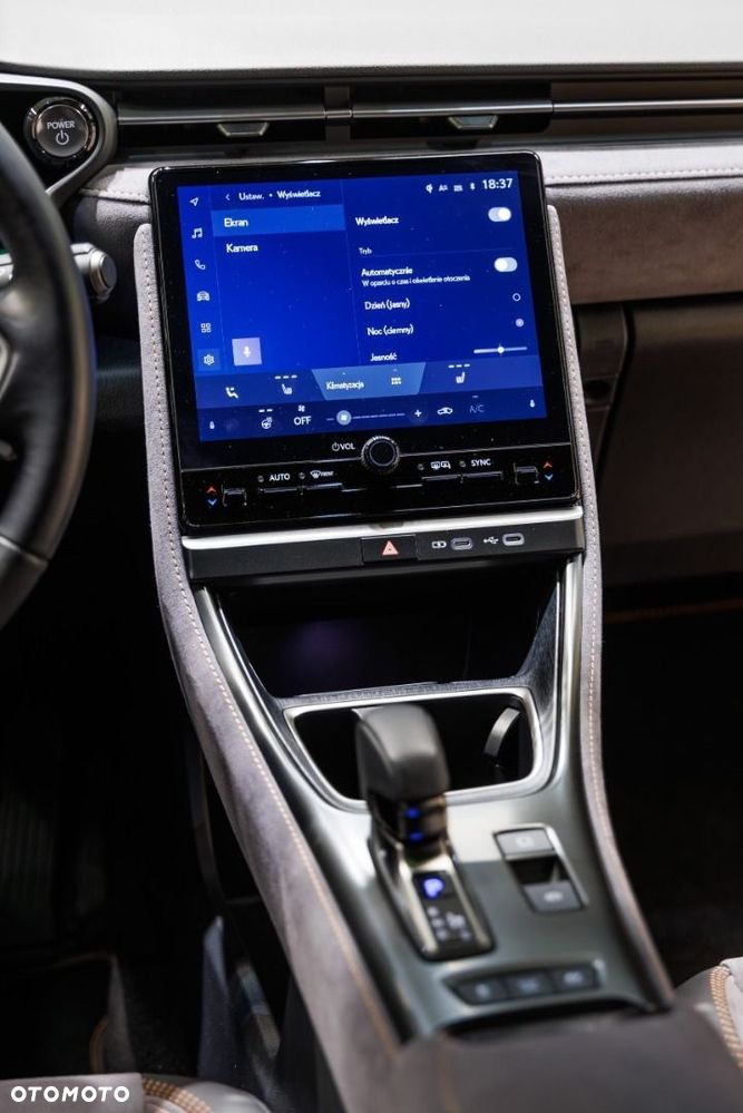 Lexus LBX - 14