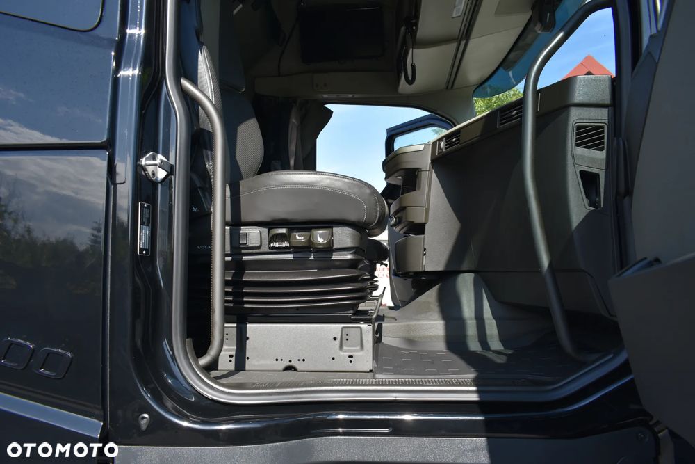Volvo FH 500 XL MEGA // RETARDER // FULL LED // SKÓRY // XENON // TV // FULL AIR // BLACK EDITION // TRĄBY HADLEY // ORUROWANIE - 36