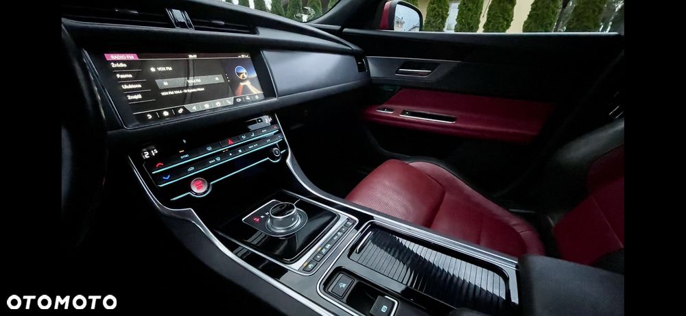 Jaguar XF 2.0 i4D R-Sport - 7