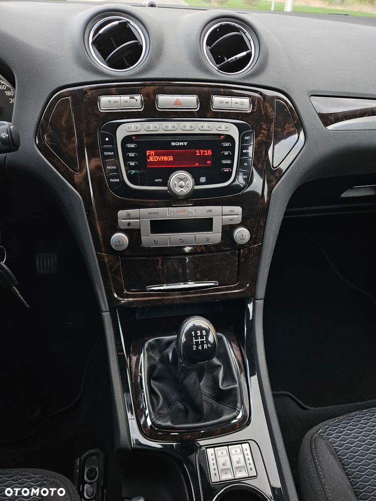 Ford Mondeo 2.0 Ghia Executive - 17