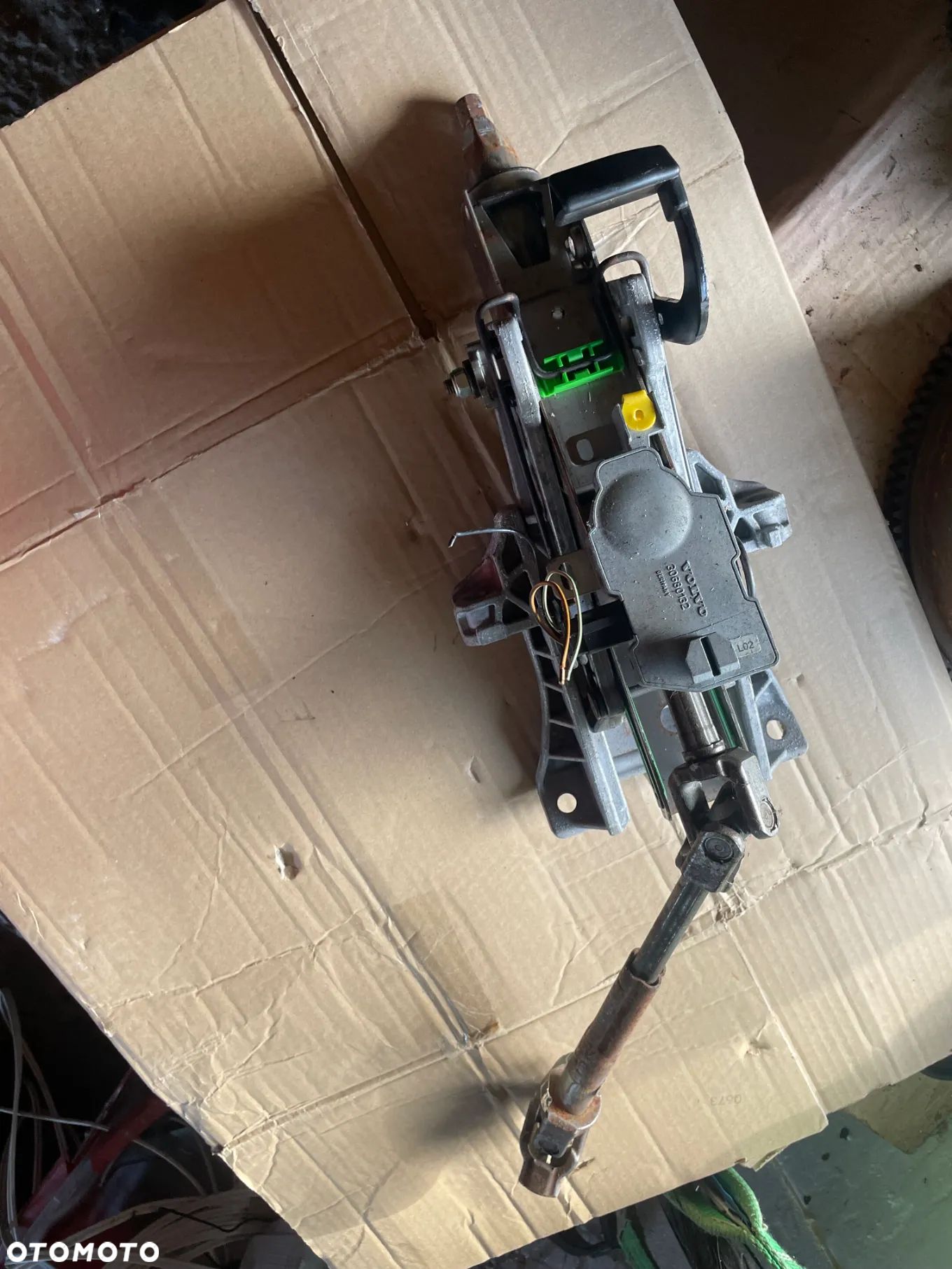 KOLUMNA KIEROWNICZA Z BLOKADĄ VOLVO S40 II 2.0 30680132 - 1