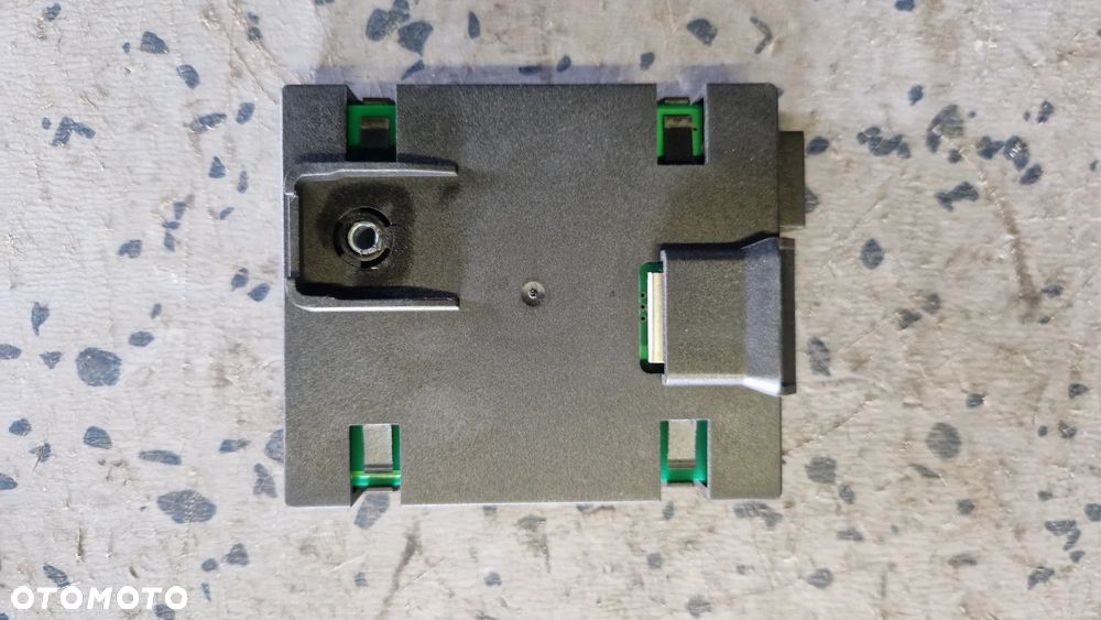 MERCEDES A169 B245 WZMACNIACZ ANTENY A1698200475