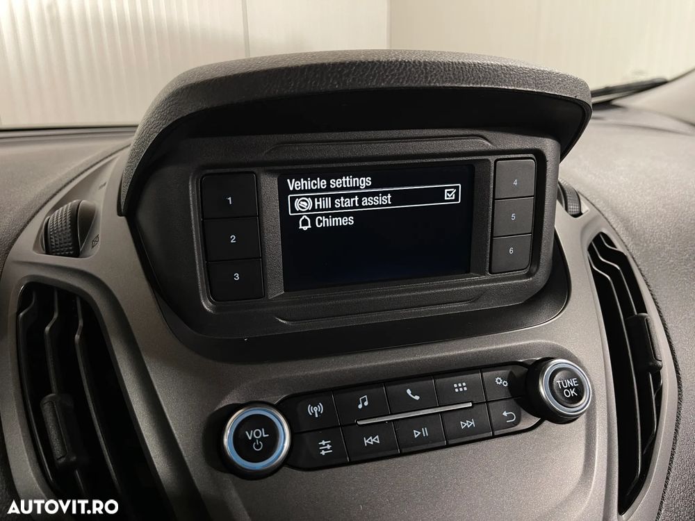 Ford Transit Courier - 12