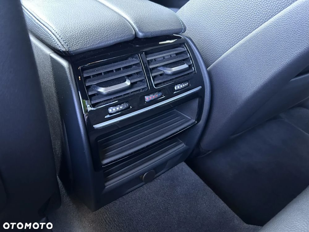 BMW Seria 5 520d xDrive M Sport sport - 21