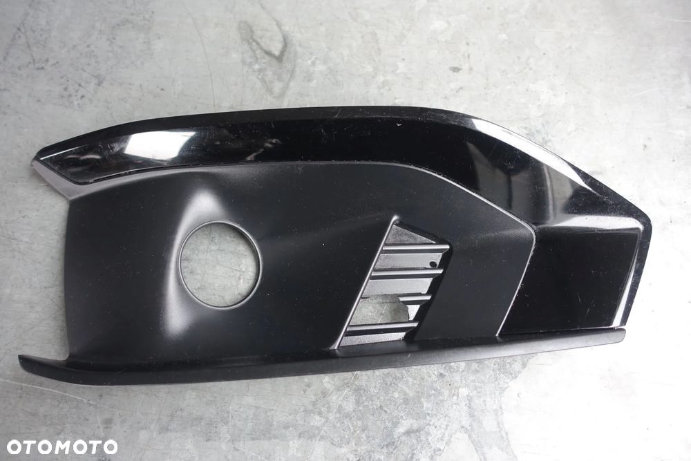 KRATKA PRAWA AUDI A4 B9 LIFT SLINE 8W0807682AK - 1