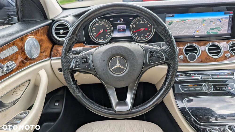 Mercedes-Benz Klasa E 300 9G-TRONIC - 22