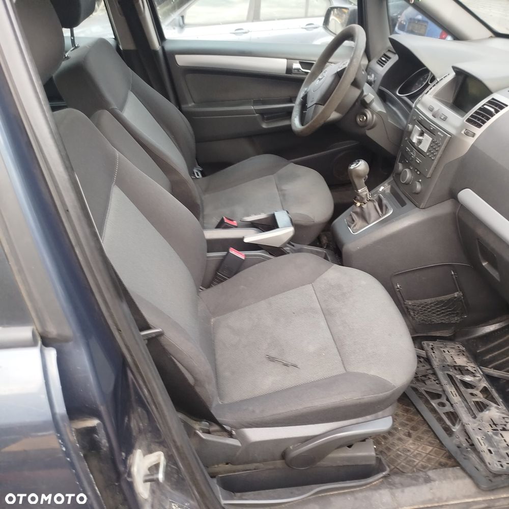 Opel Zafira B  na części . - 3
