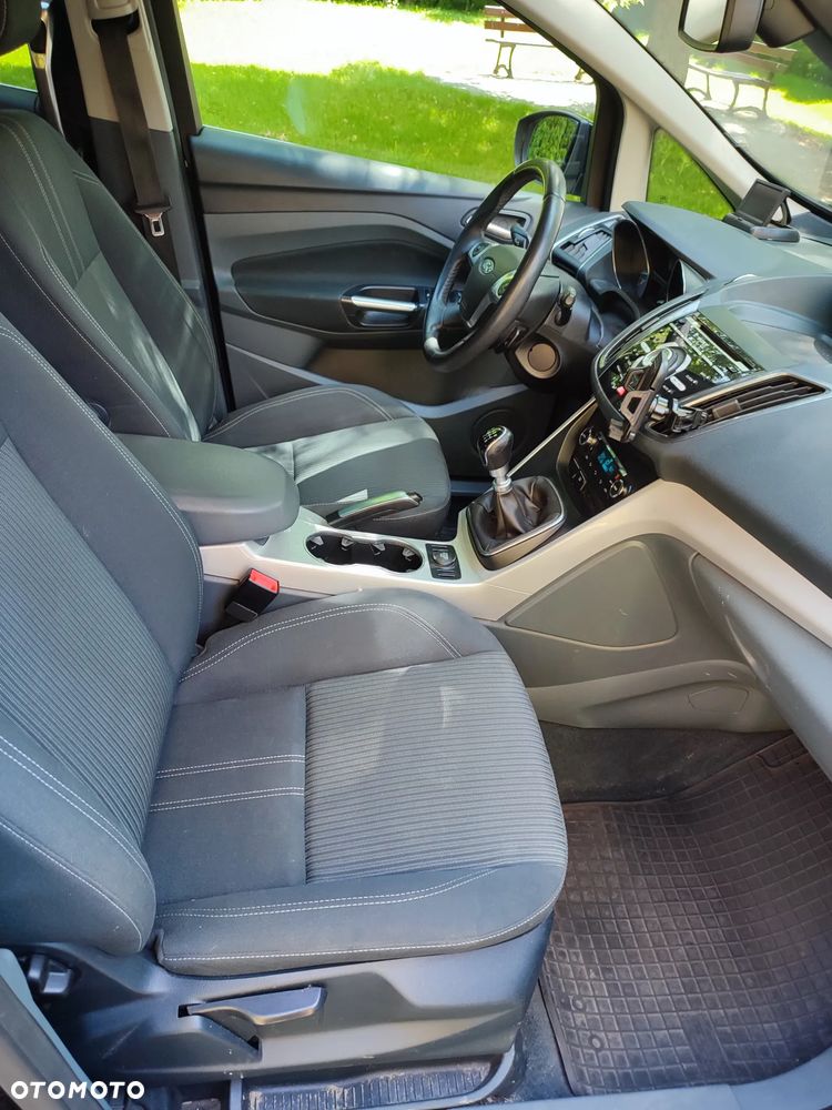 Ford Grand C-MAX - 13