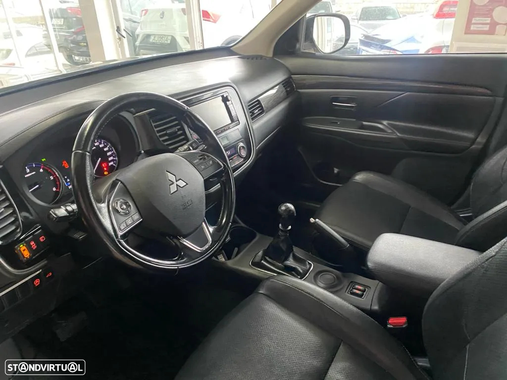 Mitsubishi Outlander 2.2 DI-D Intense - 34