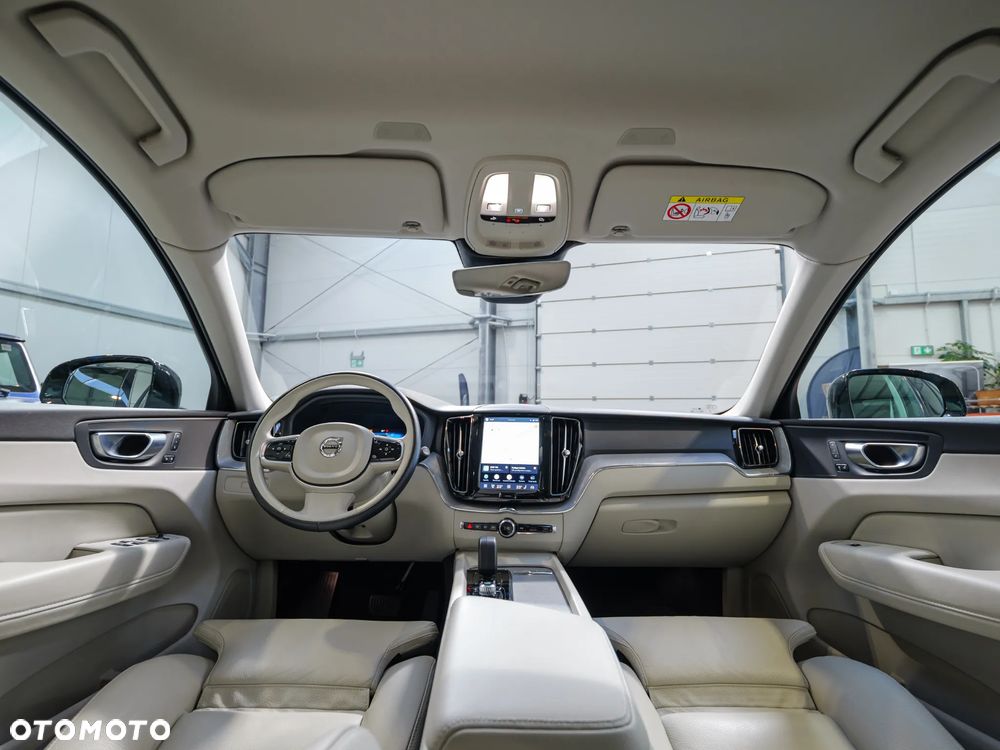 Volvo XC 60 B4 D AWD Plus Dark - 6