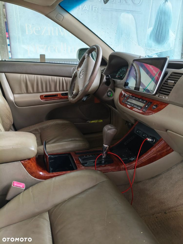 Toyota Camry - 17