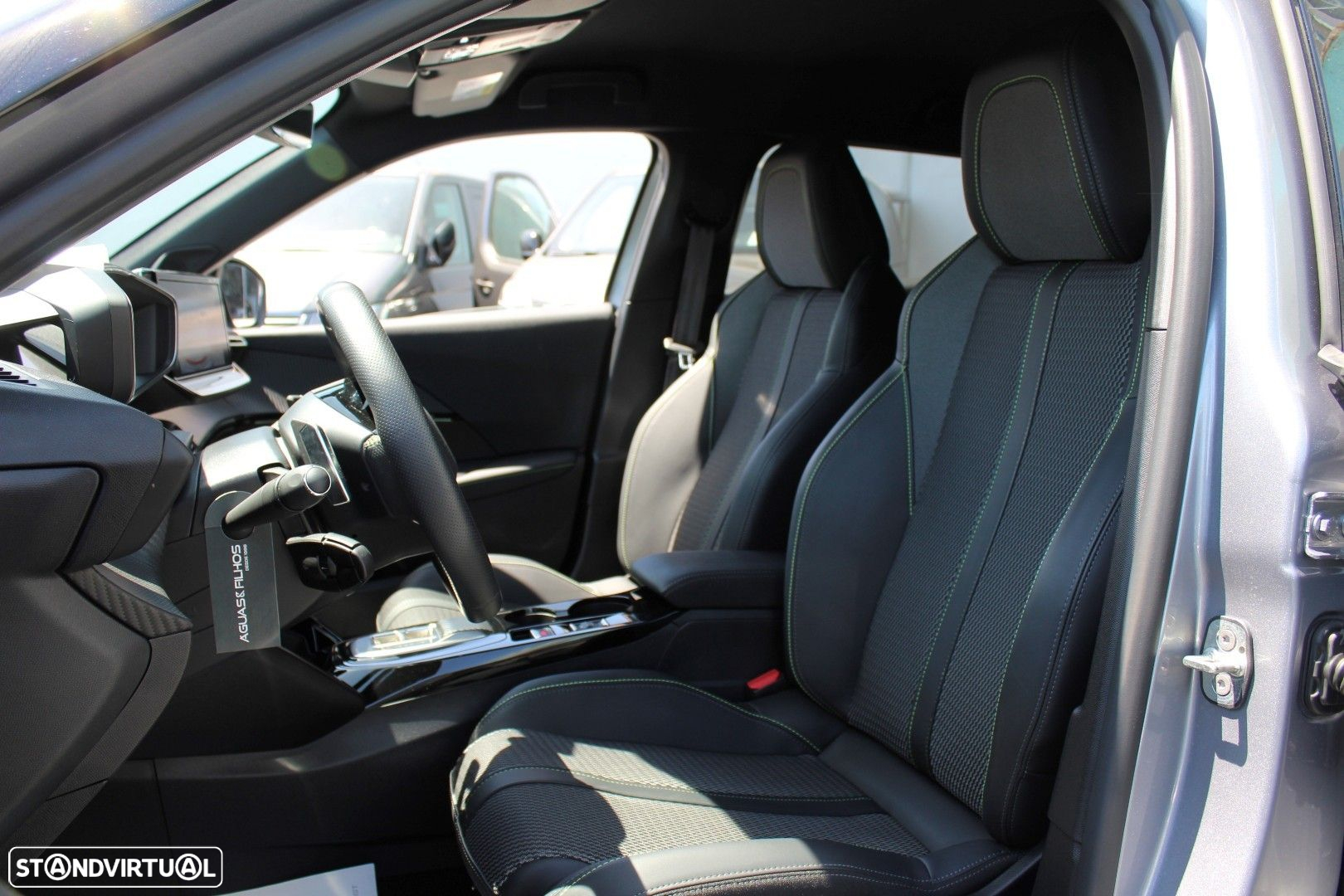Peugeot 2008 1.2 PureTech GT EAT8 - 11