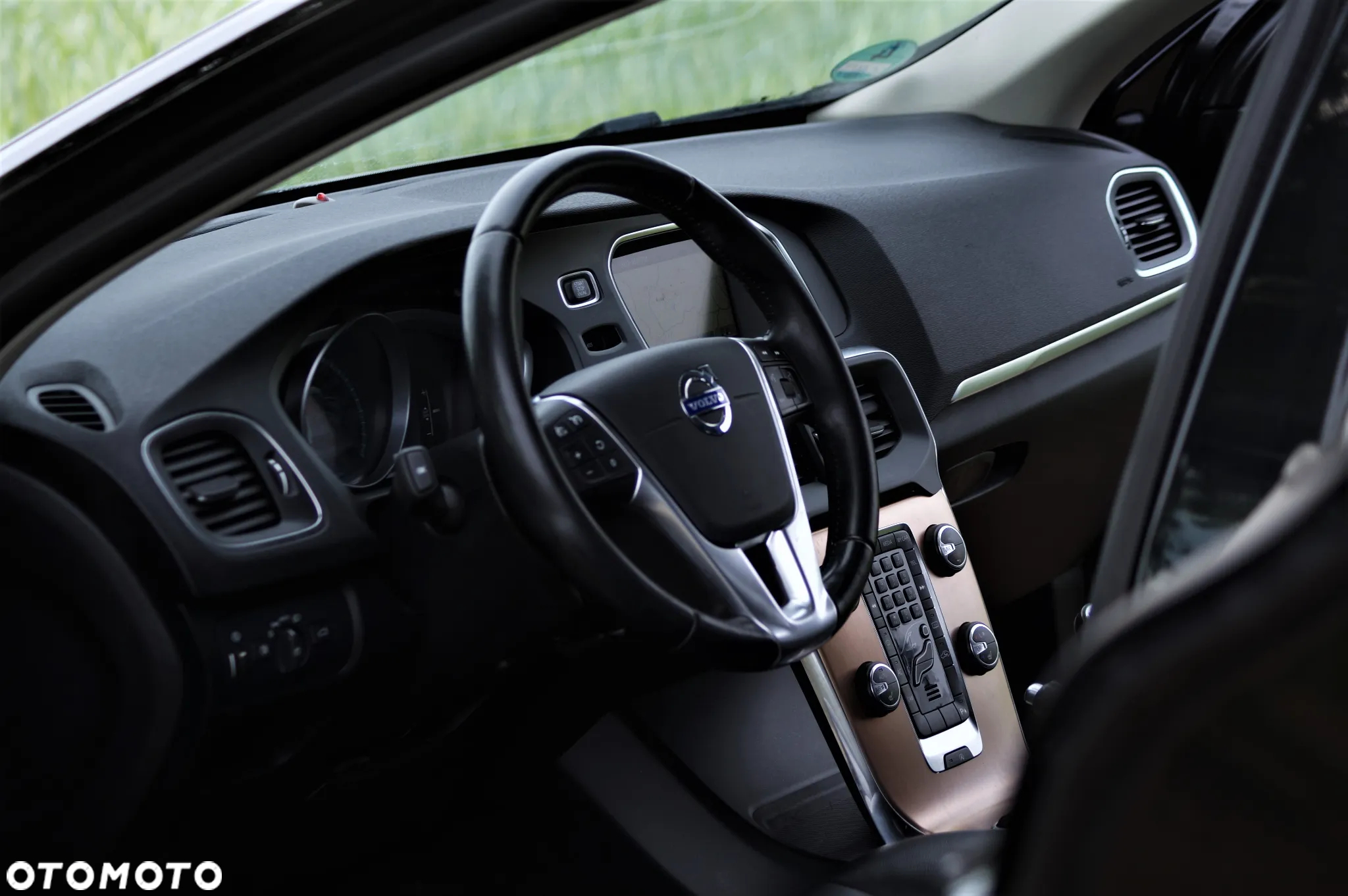 Volvo V40 Cross Country - 32