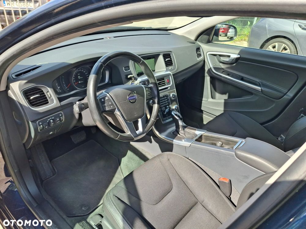 Volvo V60 D2 Momentum - 12