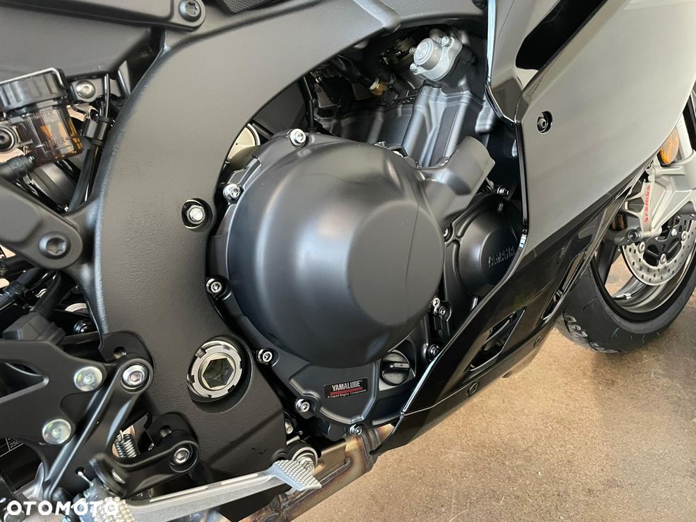 Yamaha R9 - 17