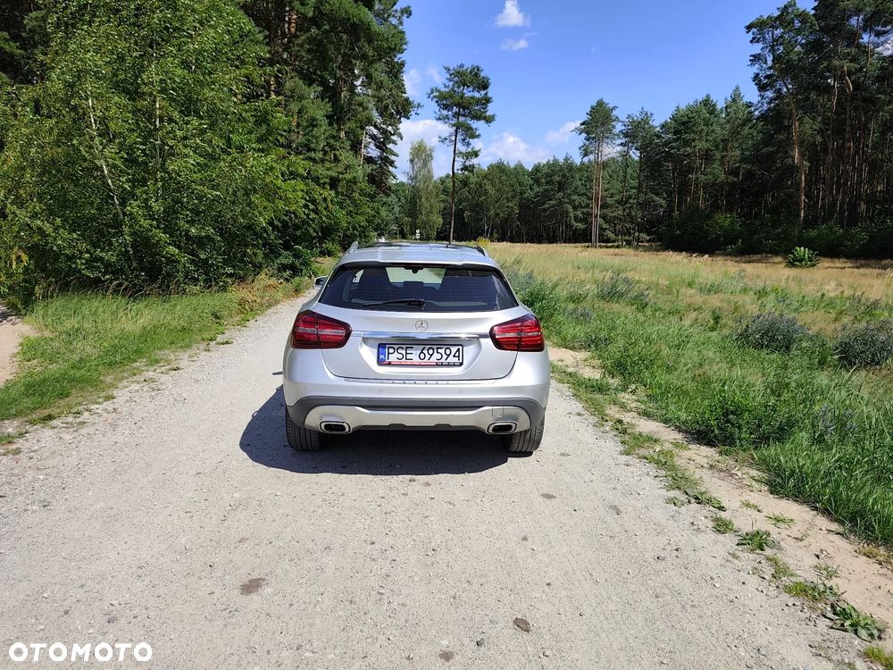 Mercedes-Benz GLA 200 7G-DCT UrbanStyle Edition - 8