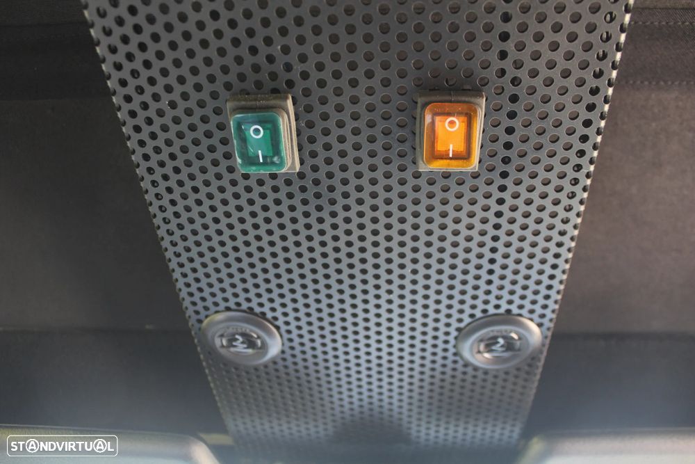 Land Rover Defender 90 2.5 TD5 Metal Top - 28