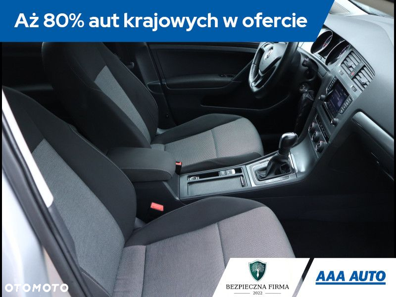 Volkswagen Golf - 10