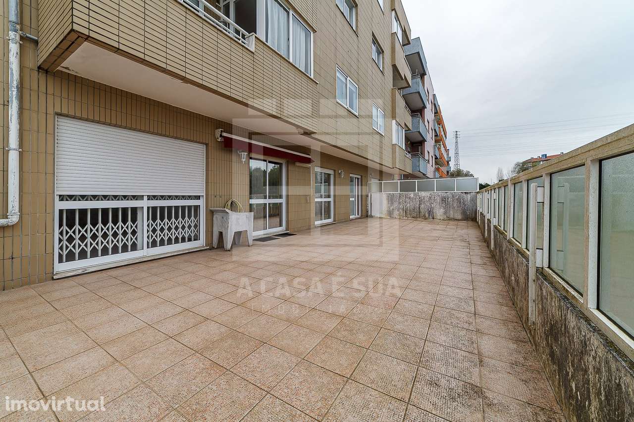 Apartamento T2 c/terraço 64m2+ 2 lug garagem+arrumos ATotal 197m2 - Grande imagem: 3/20