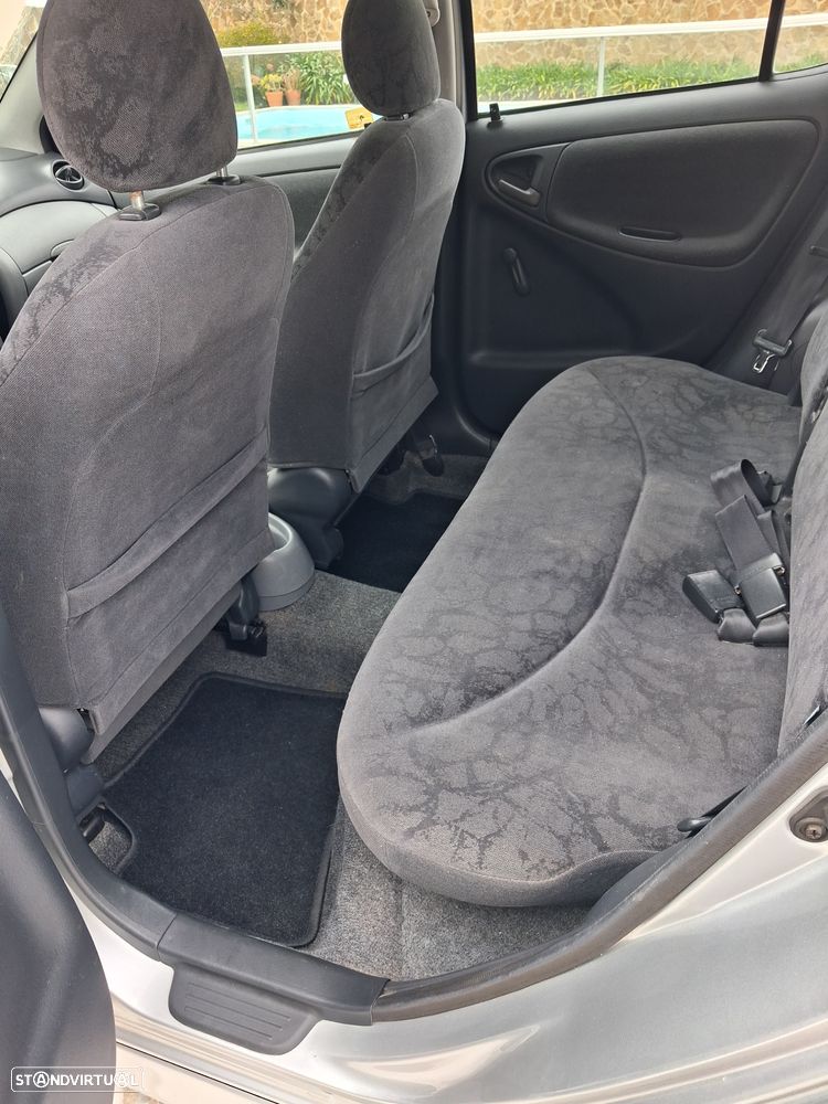 Toyota Yaris 1.4 D-4D Sol - 9