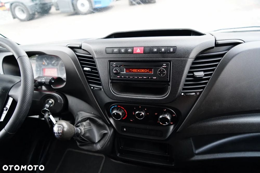 Iveco DAILY 35-140 / WYWROTKA / BRYGADOWKA - 6 MIEJSC  / BLIŹNIAK / MANUAL / - 29