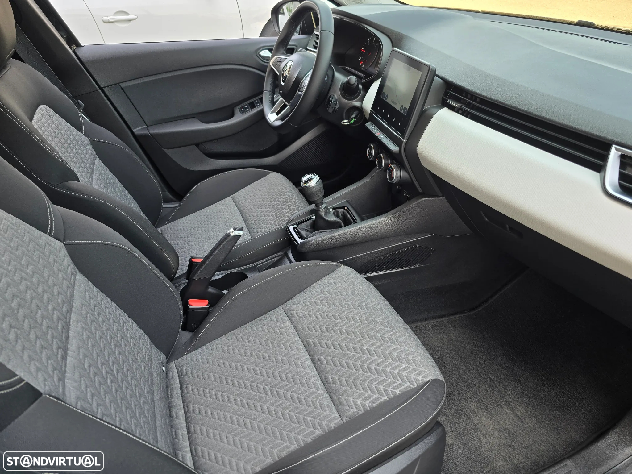 Renault Clio 1.5 Blue dCi Evolution - 19