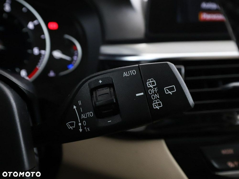 BMW Seria 5 520d xDrive - 36