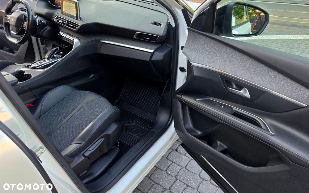 Peugeot 3008 1.5 BlueHDi Allure Pack S&S EAT8 - 26