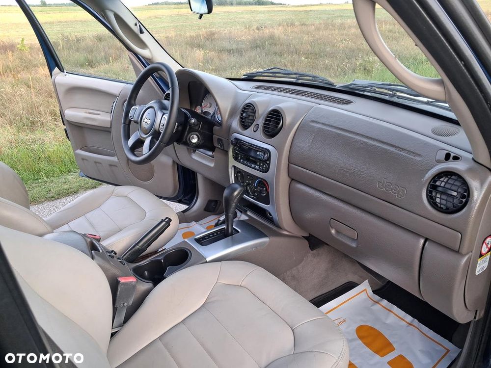 Jeep Cherokee - 24