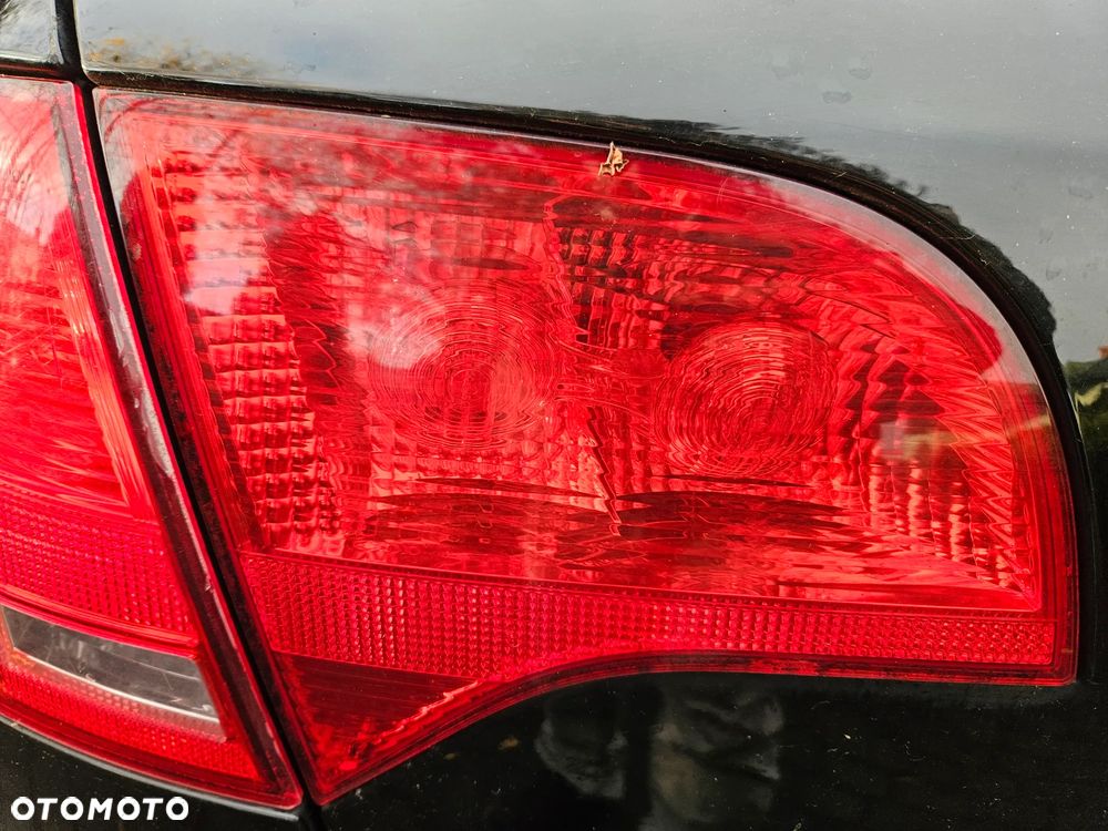 Audi A4 B7 kombi lampa tył tylna prawa  8E9945094 - 3